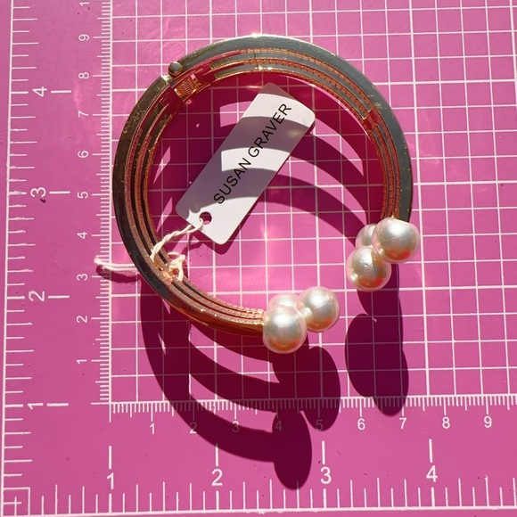 Susan Graver gold tone bangle spring adjustment white pearls new with tag - Picture 3 of 5